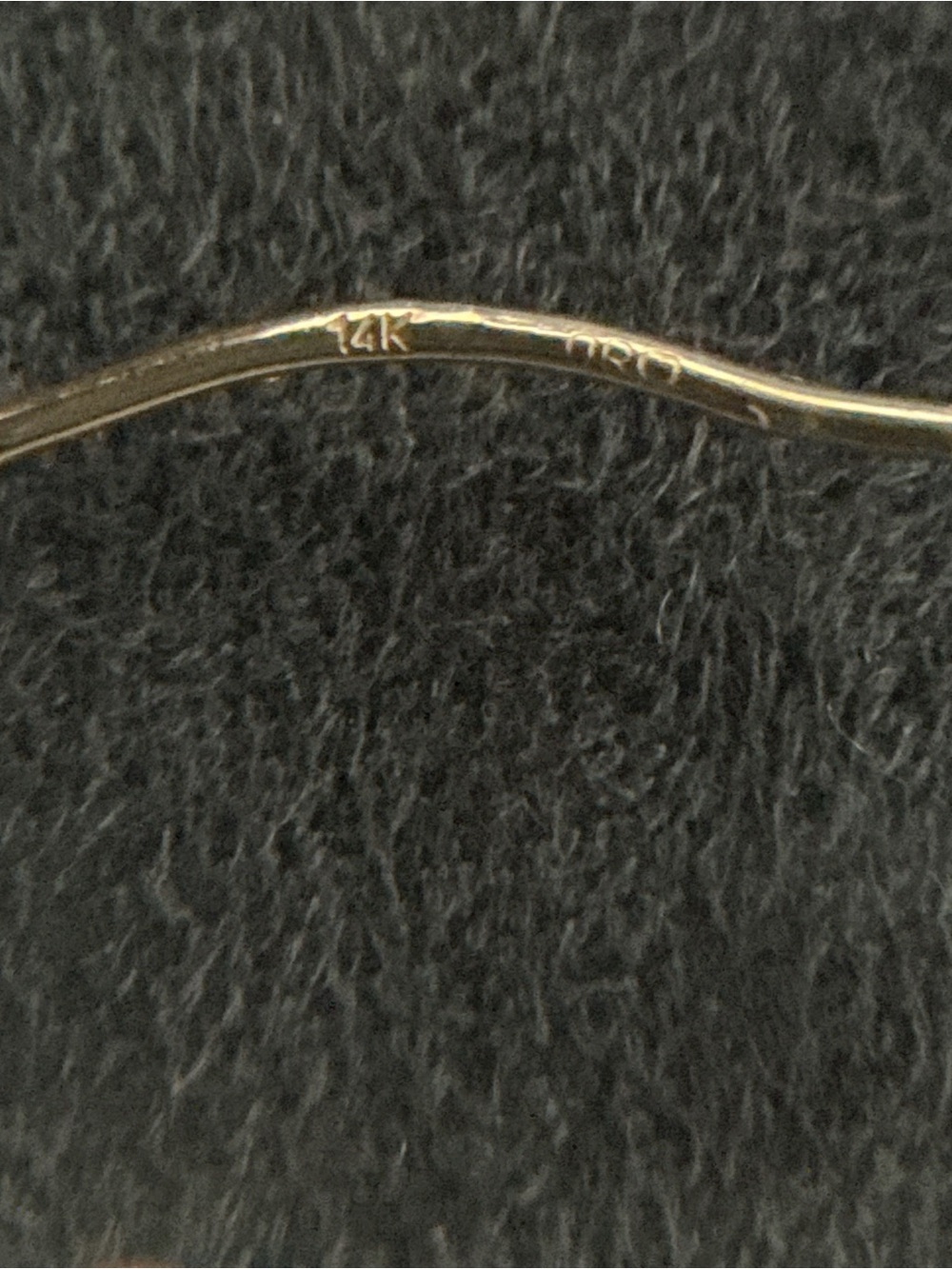14K ORO Dolphin Hoop Earrings - Picture 3 of 9